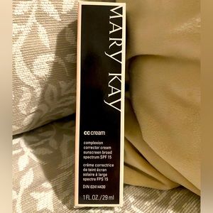 Mary Kay CC cream Sunscreen Broad Spectrum SPF 15 *** VERY LIGHT